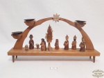 Enfeite Castiçal em Madeira 3 Velas representando Presépio.Medida 32 cm x 17 cm altura.