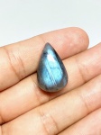 Rara Labradorite natural de 25.50 cts medindo 26 x 16 x 6.0 mm, decorada com linda Lapidação pera cabochon . Gema rara , preciosa devido suas dimensões , origem Canadá . Perfeito estado de conservação .