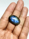Rara Labradorite natural de 35.50 cts medindo 28 x 18 x 4.0 mm, decorada com linda Lapidação  oval cabochon . Gema rara , preciosa devido suas dimensões , origem Canadá . Perfeito estado de conservação .