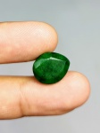 Rara Esmeralda natural de 10.50 cts medindo 16 x 11 x 5.0 mm, decorada com clássica Lapidação gota brilhante . Gema rara , preciosa devido suas dimensões , origem Brasil . Perfeito estado de conservação .