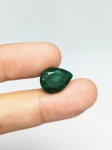 Rara Esmeralda natural de 10.50 cts medindo 16 x 11 x 5.0 mm, decorada com clássica Lapidação pera brilhante . Gema rara , preciosa devido suas dimensões , origem Brasil . Perfeito estado de conservação .