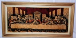Lindíssima cena da santa ceia retratada em tapeçaria aveludada de ótima qualidade e manufatura rica em colorações. Mede 93 x 38CM. Acompanha linda moldura em madeira de lei medindo 55x 110CM. Excelente estado de conservação.