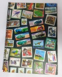 Rara coleção de 670 selos antigos exatos de diversos países do mundo de todos os continentes.  Acompanha álbum caderno com tema de selos antigos nacionais medindo 30 x 22CM. Excelente estado de conservação.