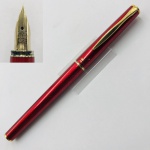 PILOT JAPAN - Rara caneta Tinteiro , corpo e tampa em laca preciosa bordo metálico com guarnições espessuradas a ouro e pena de ouro 14 k teor 585 . Pilot, Japão século XX . bom estado de conservação .
