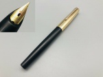 PILOT JAPAN - Rara caneta Tinteiro modelo vintage , corpo e tampa em laca preciosa e pena de ouro 14 k teor 585 . Pilot , Japão século XX . bom estado de conservação , possui marcas de uso .