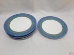 Jogo de 6 pratos rasos em porcelana Schmidt com estampa azul e verde. Medindo 26cm de diâmetro.