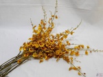Lote com 6 galhos de flor amarela artificial decorativas. Medindo em média 76cm de comprimento.