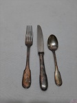 Kit com 3 peças infantil em prata francesa Christofle. Composto de garfo, faca e colher.