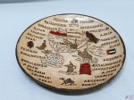 Prato decorativo em latão esmaltado de Israel. Medindo 20,5cm de diâmetro.
