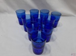 Jogo de 10 copos de suco em vidro azul cobalto. Medindo 11cm de altura.