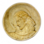 Baixo relevo circular em mármore com figura de Jesus Cristo. Diâmetro = 23 cm. Espessura = 3 cm.
