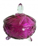 Belíssimo porta objetos em vidro prensado double color com relevos e lindo tom violeta. Medida 13 cm de altura.