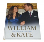 Livro Willian & Kate - Uma História de Amor Real" em capa dura com 210 páginas repletas de fotos e comentários em idioma português.