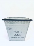 Floreira em metal Paris - Flower Market com borda decorada com vazados. Med. 24x25x25 cm.