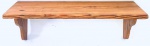Prateleira em madeira maciça Pinho de Riga. Med. 65x18 cm. Alt. 21 cm.