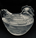 Galinha em vidro, utilizado como recipiente para armazenar ovos. Med.20x28x23 cm.