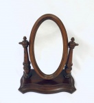 Penteadeira de mesa com espelho oval regulável em madeira nobre Mogno, com torneados. Med. 39x30 cm. 