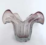 Floreira em vidro de murano rosado. Med. 15x22 cm.