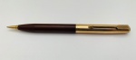 Lapiseira Parker 1/10 12K Gold Filled, americana, tampa com plaquê dourada, cor marrom escuro, em perfeito estado.