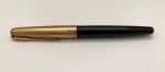 Caneta tinteiro Parker 61, com tampa dourada, na cor preta. Perfeito estado de conservação.