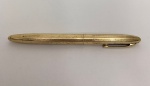 Caneta tinteiro Sheaffer, com banho de ouro, pena em ouro, americana, em perfeito estado de funcionamento. Com gravação Dep. Barros por Deus.
