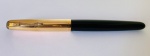 Caneta tinteiro Parker 51, na cor preta, tampa em plaquê, sistema vacumatic. Necessita reparo na bomba.