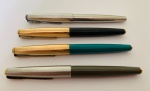 Lote constando de 4 canetas tinteiro Parker 61, sendo: 1 azul, 1 preta, 1 cinza com tampa em aço e 1 toda em aço escovado. No estado, necessitando de reparos ou para aproveitamento de peças.
