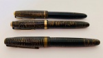 Lote constando de 3 canetas Parker Vacumatic, na cor marrom, com gravação, necessita de ajuste de uma das tampas. No estado e necessitando de reparo nas bombas.