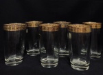 Conjunto de 06 lindos copos, de origem italiana, borda decorada com desenhos gregos em ouro. Med. 14x8,5 cm.