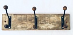 Cabideiro em madeira de demolição com três ganchos. Med. 42x10 cm.