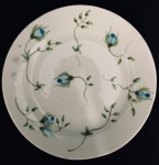 LUIZ SALVADOR  Prato em cerâmica Luiz Salvador, pintado à mão, com decoração de flores. Med. 20 cm.