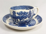 Belíssima Xícara para chá em faiança Inglesa - Wedgwood com decoração dita Pombinho ( Willow ) em tom azul e branco.