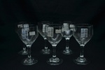 Conjunto de seis taças para vinho em vidro. Nunca usadas. Med. 15x7 cm.