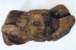 Maravilhosa Escultura em madeira maciça entalhada representando anjo. Med. 62x30 cm.
