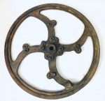 Antiga roda de ferro. Med. Diâm. 60 cm.