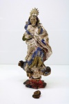 ARTE SACRA - Imagem de Nossa Senhora da Conceição em madeira policromada. Alt. 27 cm. Necessita restauro e acompanha resplendor em prata.