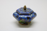 COLECIONISMO - Porta jóias em Cloissone. Med. 4x6 cm.