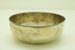 PRATA DE LEI - Bowl em prata contrastada, teor 925  mls, borda perolada. Med. 4,5x12 cm e peso 160 grs. PEÇA NÃO EXPOSTA NO LEILÃO, A MESMA ENCONTRA-SE NO COFRE DO BANCO.
