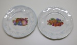 PORCELANA MATARAZZO - Par de pratos para frutas, marcada no fundo, com a marca DRESDEN, usada para diferenciar porcelanas com rica decoração de frutos policromadas. Dia 18 cm.
