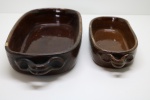 CERÂMICA - Lote de 2 travessas ovais. Maior. 6x30x17 cm e menor 5x24x12 cm. Bicado.
