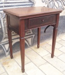 DIVERSOS - Máquina de costura SINGER sem motor, com gabinete em madeira nobre. Med. 78x68x47 cm.