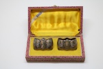 METAL - Conjunto de 2 porta guardanapos em metal espessurado a prata, EBERLE, no estojo original. Med.