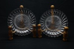 BACCARAT - Par de pratos em cristal da famosa manufatura francesa da série Bambou Tors. Dia. 18 cm.