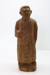 ARTE POPULAR - " Padre Cícero" - Escultura confeccionada em madeira nobre ricamente entalhada. Alt. 35 cm. Apresenta rachado.