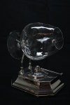 METAL - Elegante aquecedor para conhaque em metal espessurado a prata, acompanha taça em cristal. Alt total. 19 cm.