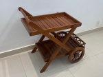 MOBILIÁRIO - Carrinho de bebida em madeira nobre. Med. 84x87x53 cm.