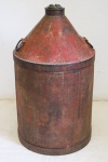 DIVERSOS - Antigo galão de combustível em lata, marcado London. Década de 20 /30. Alt. 63 cm.