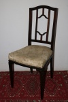 MOBILIÁRIO - Cadeira em madeira nobre, estilo Art Deco, com assento estofado.