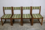 MOBILIÁRIO - Lote de 4 cadeiras com estrutura em madeira e assento e encosto estofada em tecido listrado. Apresenta manchas. Med. 80x45x44 cm.