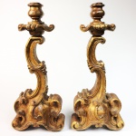 Dois tocheiros em madeira com douração à ouro, de estilo e época D. José I. Brasil, Séc. XVIII. 56 x 22 cm.Solicite o certificado de autenticidade da galeria Ricardo Von Brusky.
